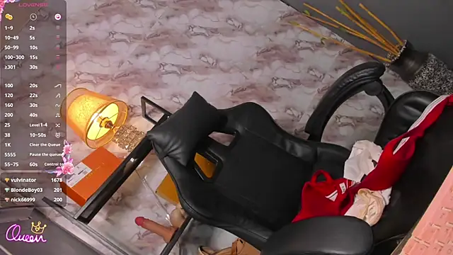 CelineeAbundance: διαδικτυακό σόου στην κάμερα