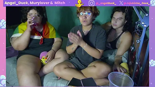 Angel_Duck élő XXX-chatje