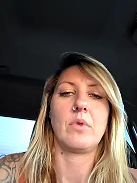 SheIsSomething Live XXX Chat