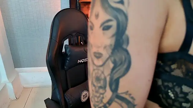 Chatroom XXX en direct de EllaEvanzz