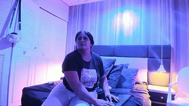 pushyboobs live XXX chat