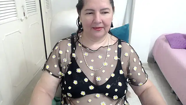 leonela_69: онлайн-секс-чат