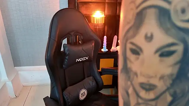 Онлайн чат XXX EllaEvanzz