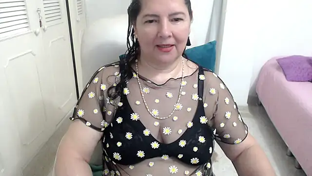 leonela_69のライブXXXチャット