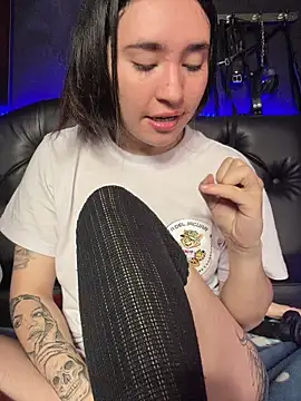 Sophie_LS Chat XXX in diretta