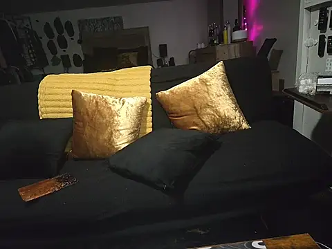 Pokazy przed kamerką – piggylatino