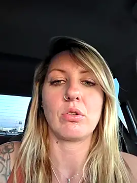 SheIsSomething Adlı Modelin Canlı XXX Sohbeti