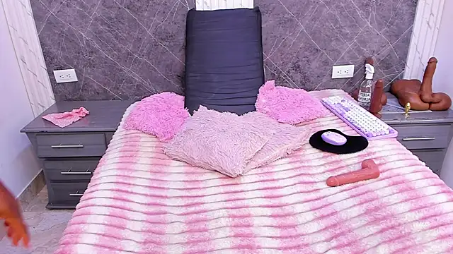 AndreaFletcher élő XXX-chatje