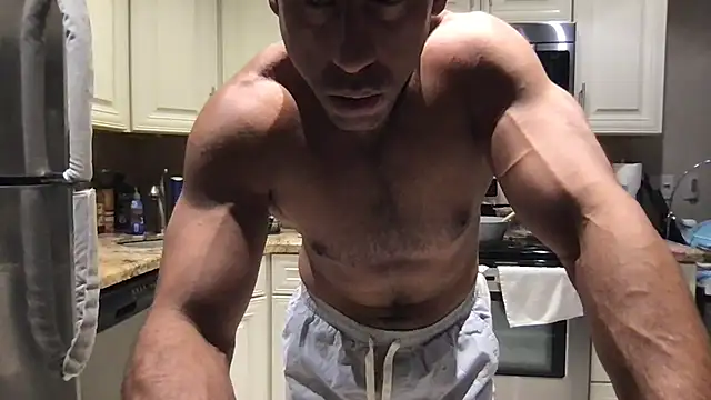 BigGuyMuscle élő XXX-chatje