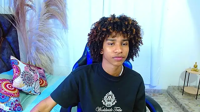 angelll18_'s Live XXX Chat