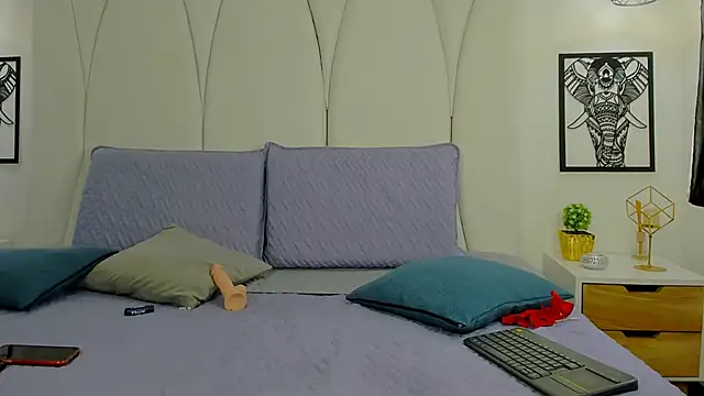 Mia_Reyesjs' Live XXX Chat