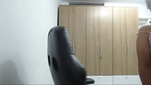 RoxanaLove9 Adlı Modelin Canlı XXX Sohbeti