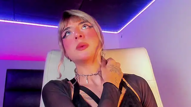 adhalee_js' Live XXX Chat