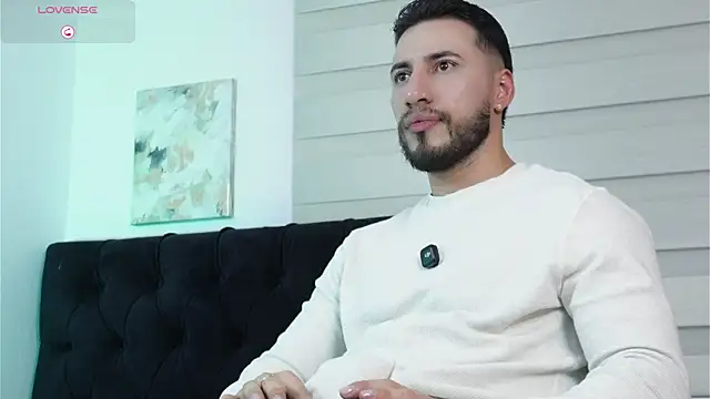 Thiago_Hill: διαδικτυακό σόου στην κάμερα