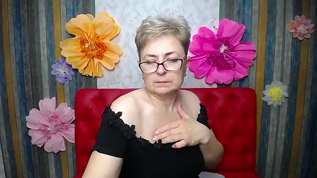 EmiliaGree's Live XXX Chat