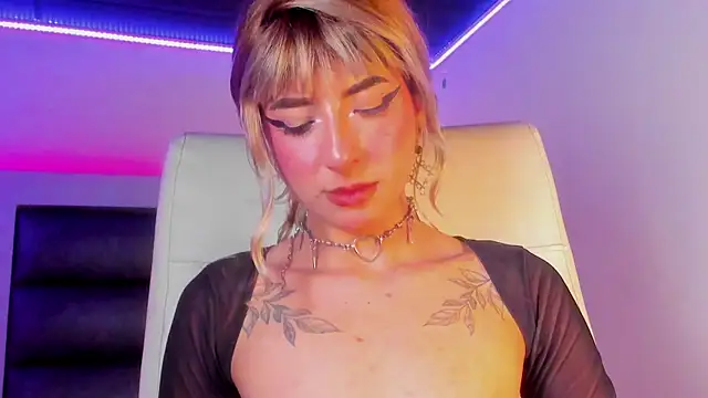 Chat XXX en directo de adhalee_js