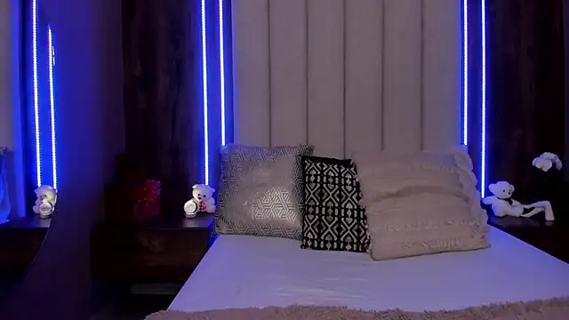 LucySalvatore_'s Live XXX Chat