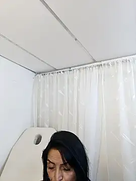 zullyxhot Chat XXX in diretta