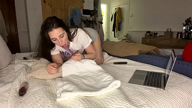 MysteriousMadam Show in webcam