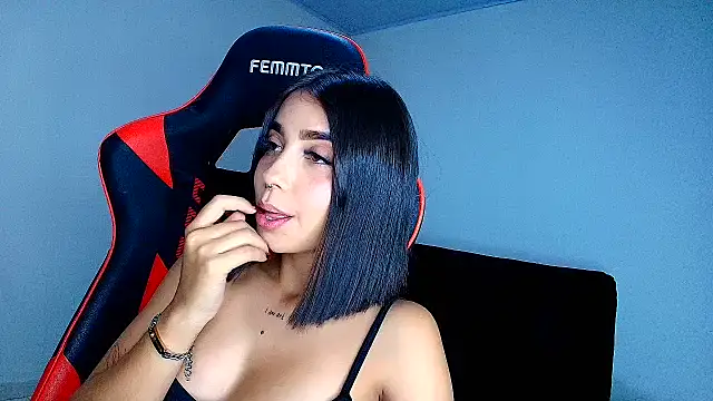 Rousse_violett's Live XXX Chat