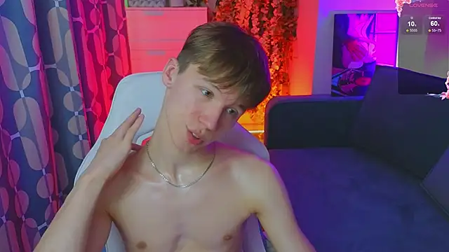 cuMte_boy: διαδικτυακό σόου στην κάμερα