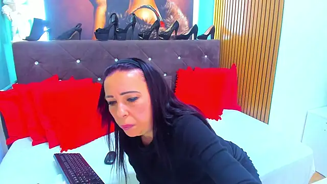 LauraSiin – Naživo XXX chat