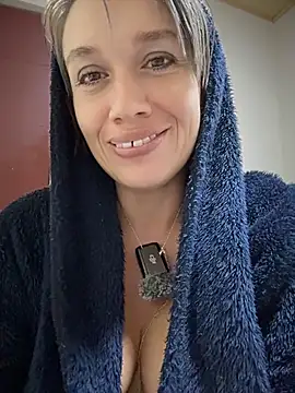 MARILYNMADELENAKOVANOVA 即時 XXX 聊天