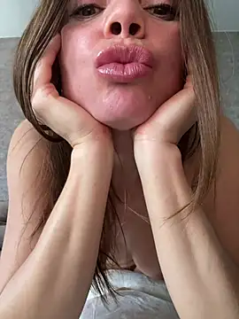 LillySquirtShot: вебкам-шоу