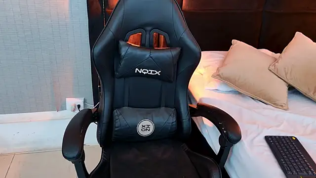 EllaEvanzz: онлайн-секс-чат