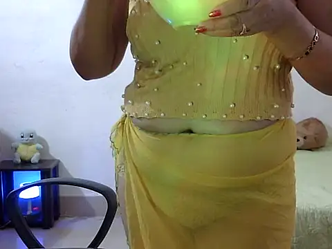 rakhi_1211 Adlı Modelin Canlı XXX Sohbeti