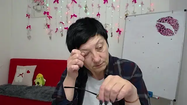 EmilyL0ve Chat XXX in diretta