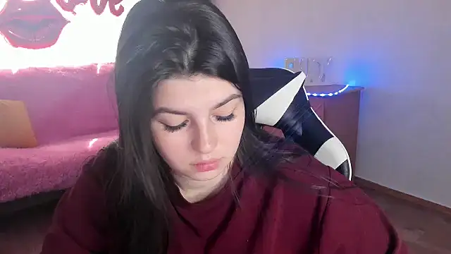 KisaModel Adlı Modelin Canlı XXX Sohbeti