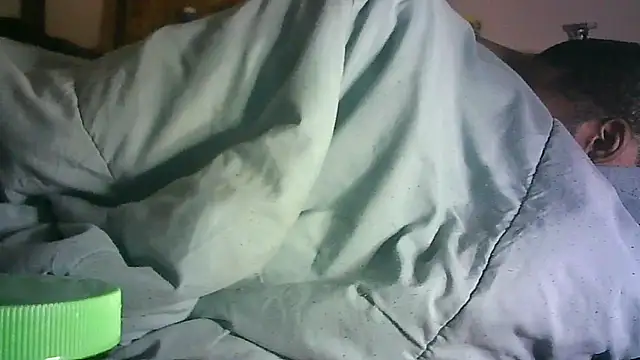 GUAPAN3S3_FIR3: διαδικτυακό σόου στην κάμερα