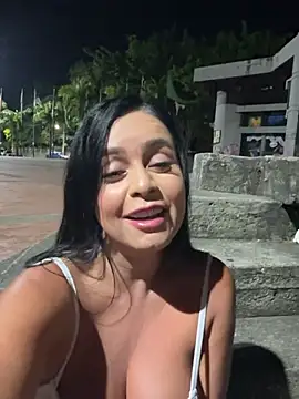 Pertunjukan Kamera Web _kathaLopez_