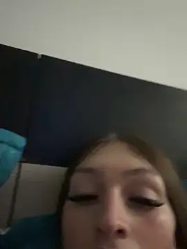 lizz_lunna élő XXX-chatje