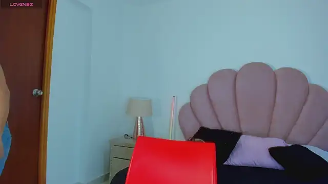 دردشة MikaelaStone الجنسية المباشرة