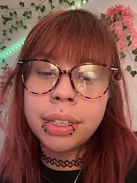 moan4mona Show in webcam