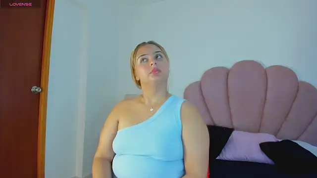 MikaelaStone Live XXX-Chat