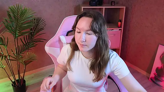 SindieStorm Adlı Modelin Canlı XXX Sohbeti