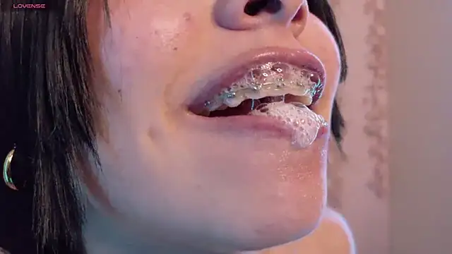 Haelycute: απευθείας συνομιλία ΧΧΧ