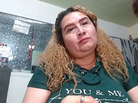 Perla1981--'s Live XXX Chat