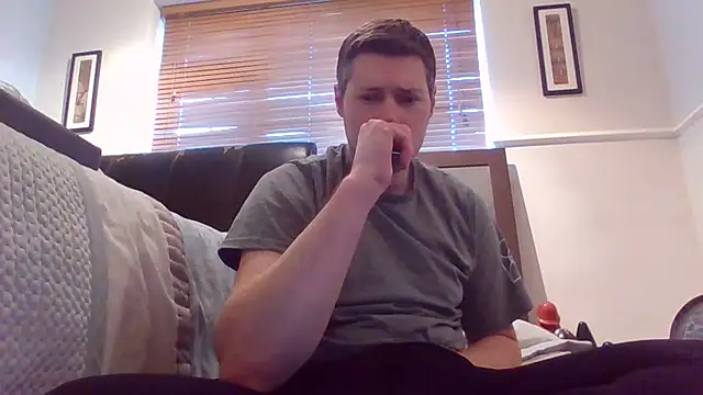 AnalLove1990: διαδικτυακό σόου στην κάμερα