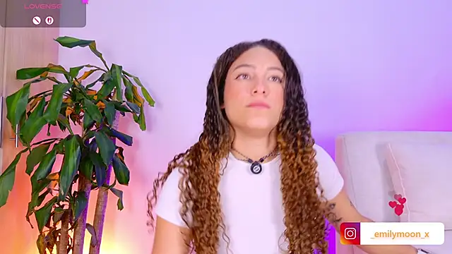 onlyemily_ Adlı Modelin Canlı XXX Sohbeti