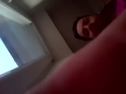 Tomino555: διαδικτυακό σόου στην κάμερα