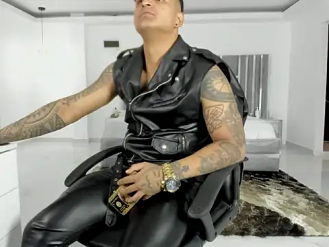 master_leather: διαδικτυακό σόου στην κάμερα