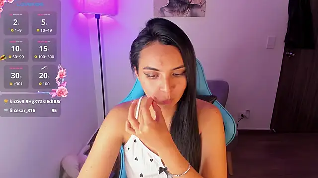 Nicole_Ss Chat XXX in diretta