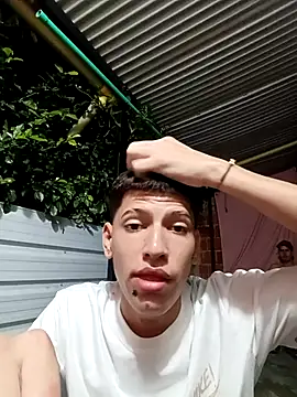 3hornys-straights Pertunjukan Webcam