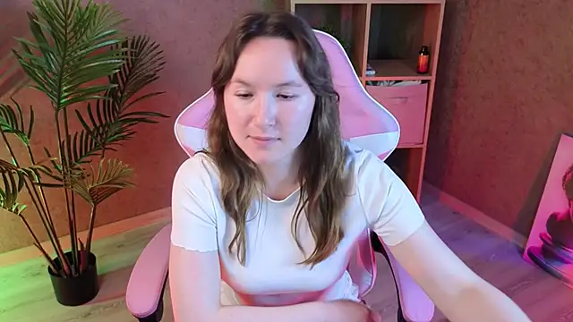 SindieStorm Adlı Modelin Canlı XXX Sohbeti