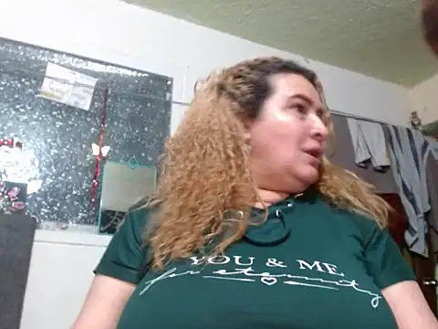 Perla1981-- Live XXX-Chat