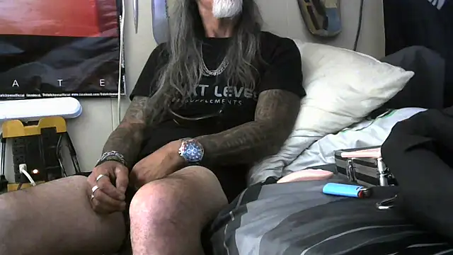 crassanova: διαδικτυακό σόου στην κάμερα